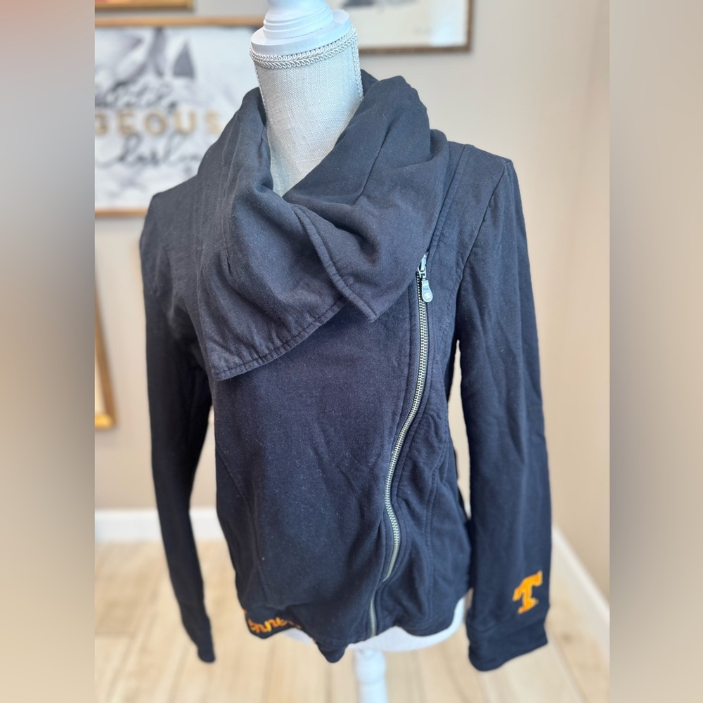 UG APPAREL Tennessee Volunteers Black Zipper Sweater